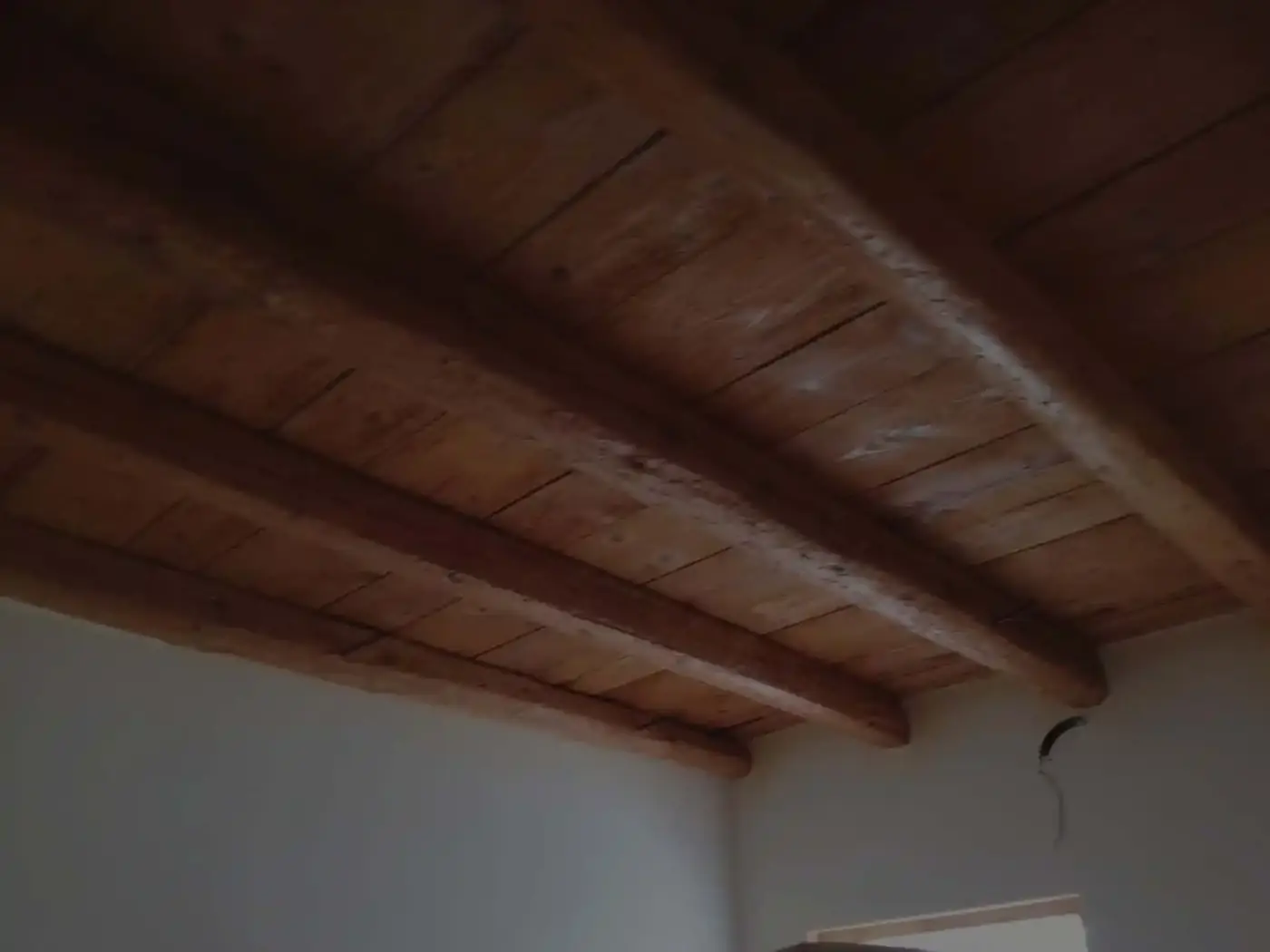 Sabbiatura e verniciatura del legno – fase di cantiere 8
