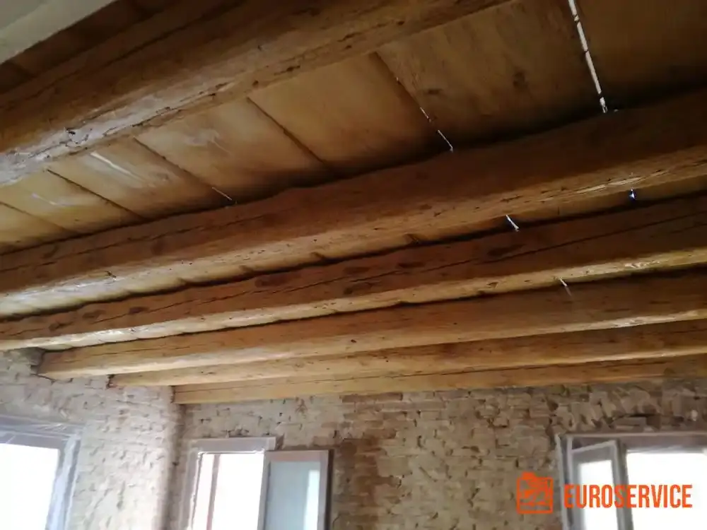 Sabbiatura e verniciatura del legno – fase di cantiere 9