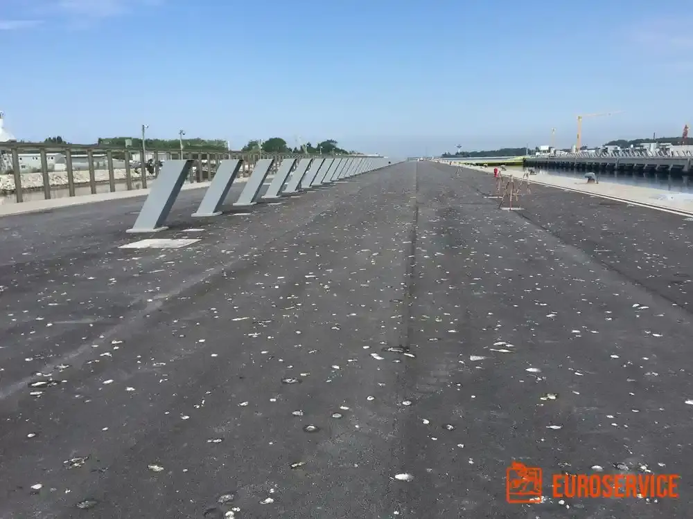 Verniciatura del piazzale della conca di Malamocco – fase di cantiere 2
