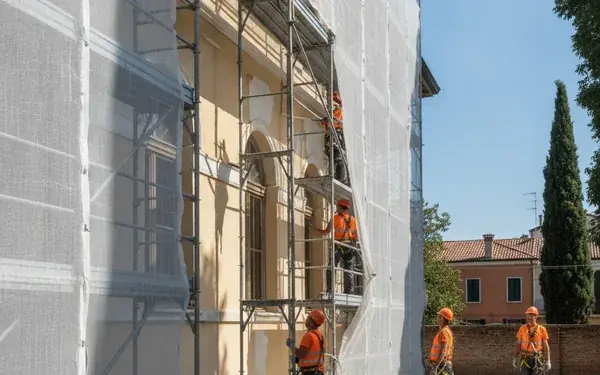 Risanamento e tinteggiatura facciate scuola elementare