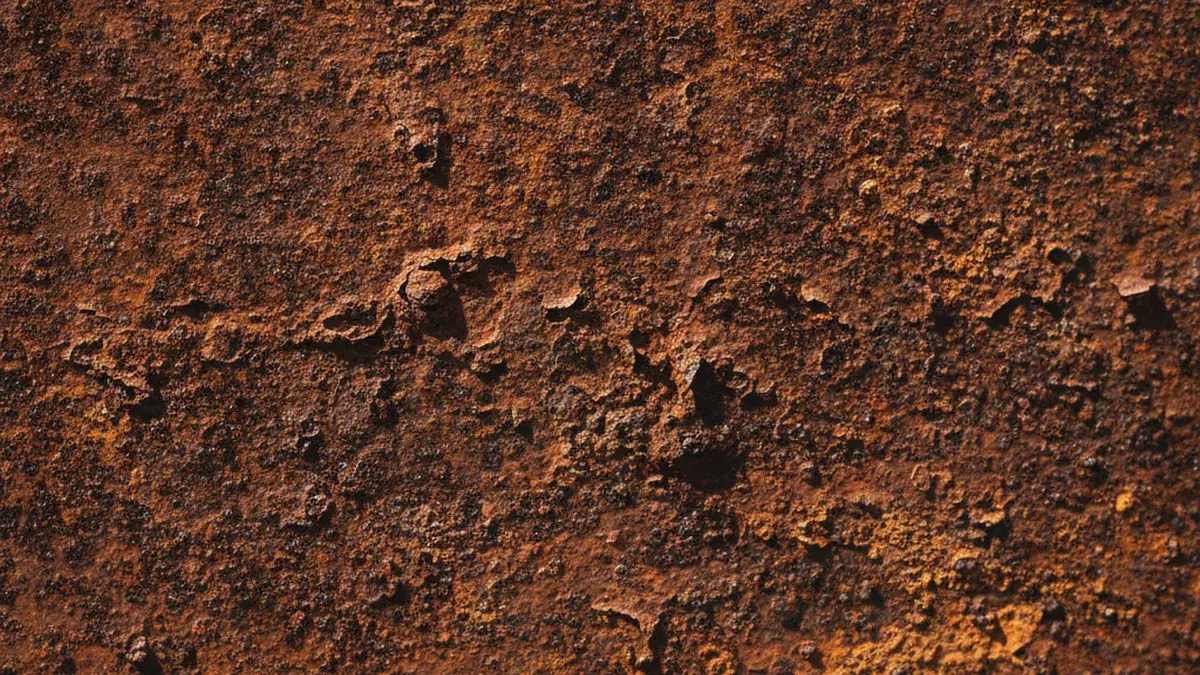 Superficie metallica corrosa prima del trattamento